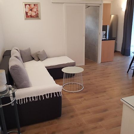 Apartments Mila Маріна Екстер'єр фото