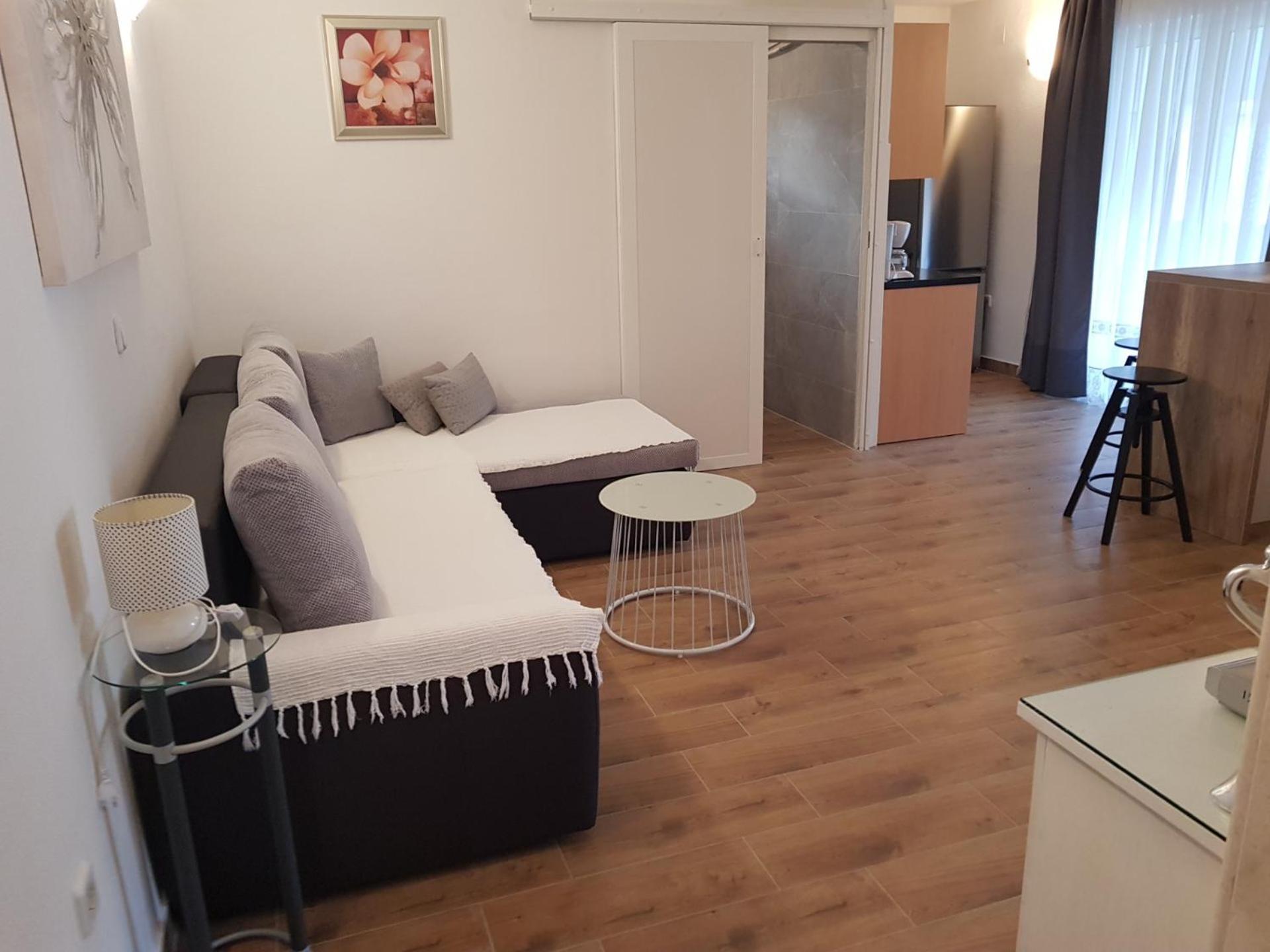 Apartments Mila Маріна Екстер'єр фото