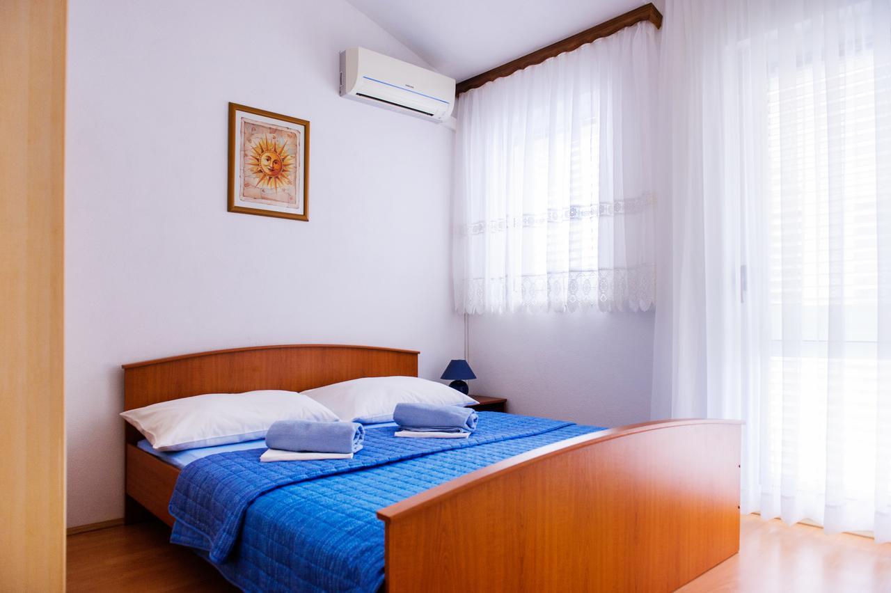 Apartments Mila Маріна Екстер'єр фото