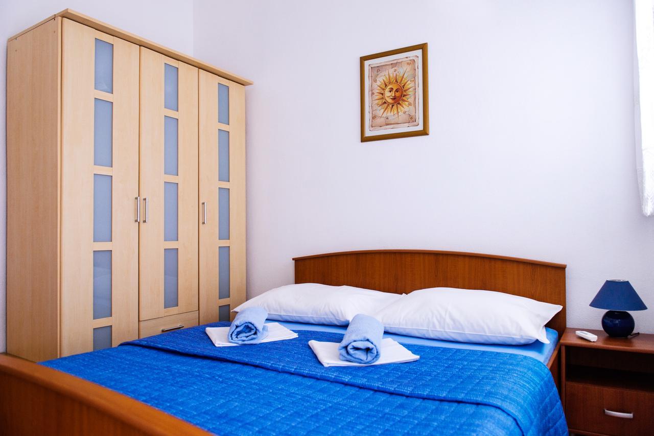 Apartments Mila Маріна Екстер'єр фото