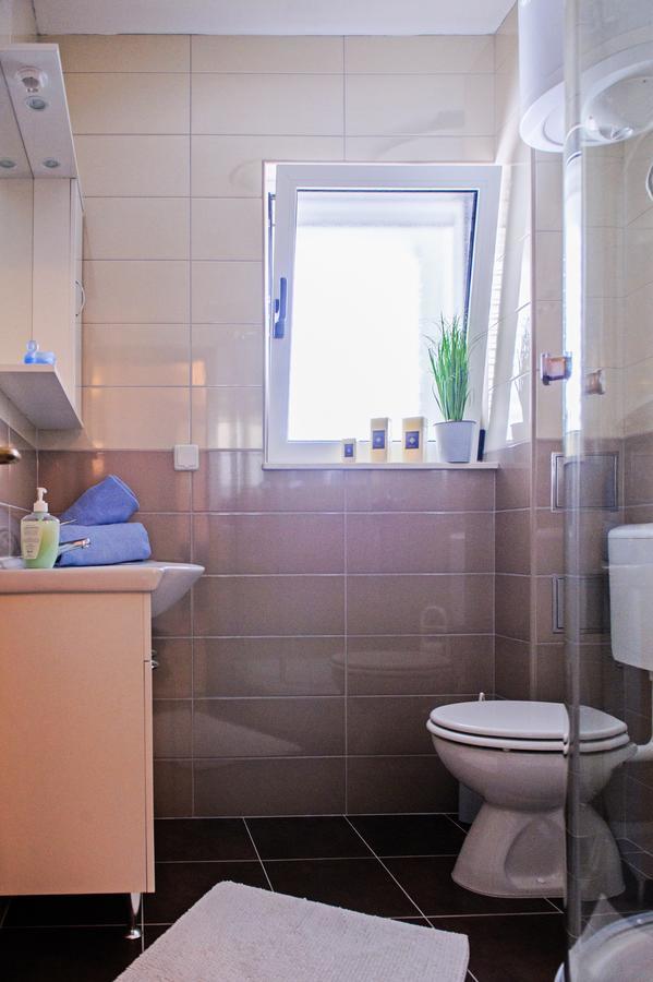 Apartments Mila Маріна Екстер'єр фото