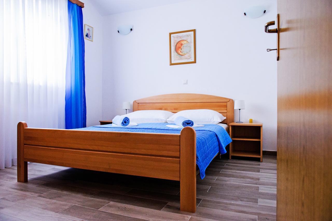 Apartments Mila Маріна Екстер'єр фото