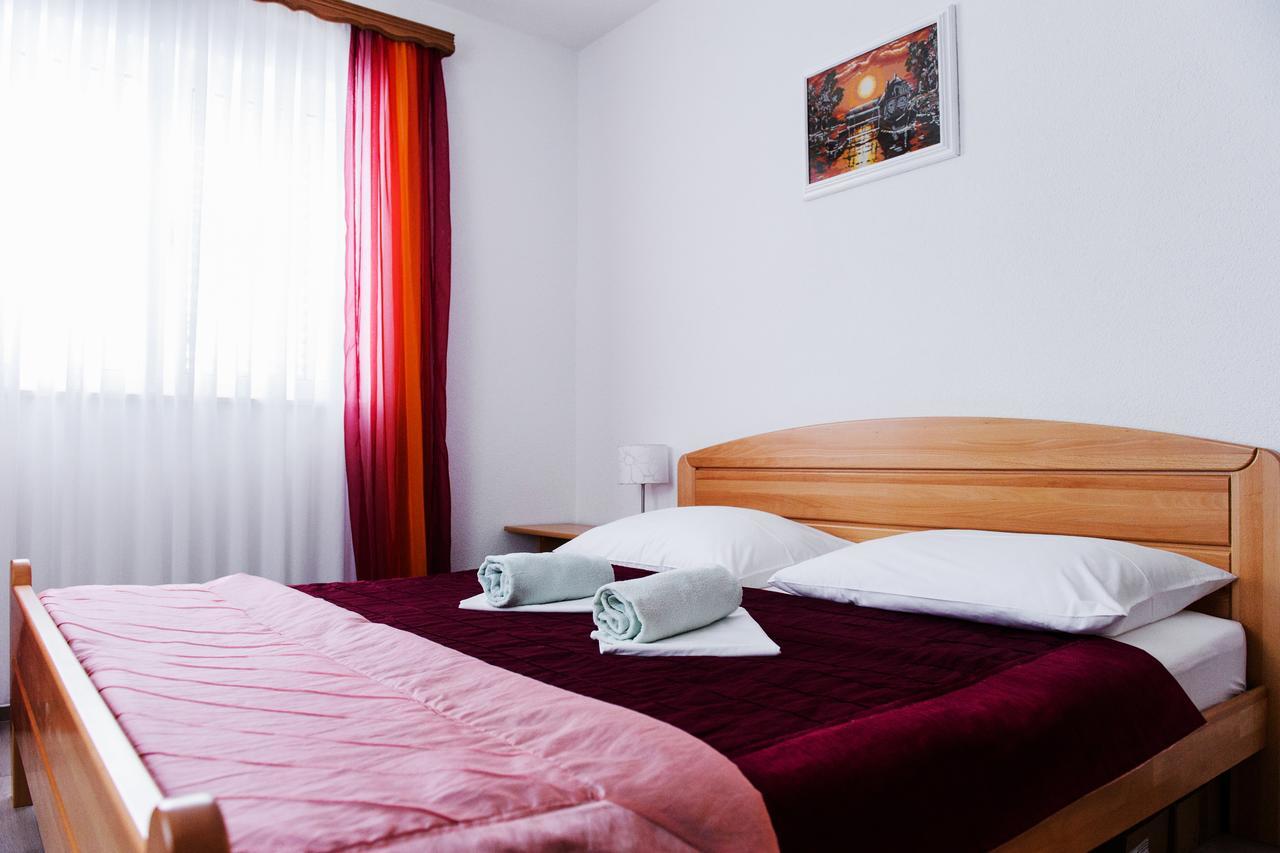 Apartments Mila Маріна Екстер'єр фото