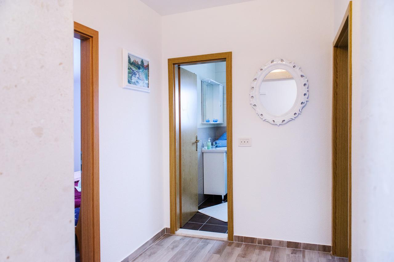 Apartments Mila Маріна Екстер'єр фото